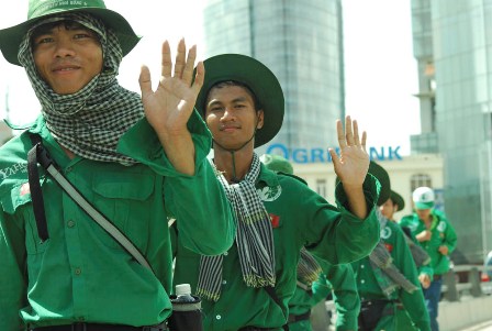Ho Chi Minh City 400 people walk for humanitarian work